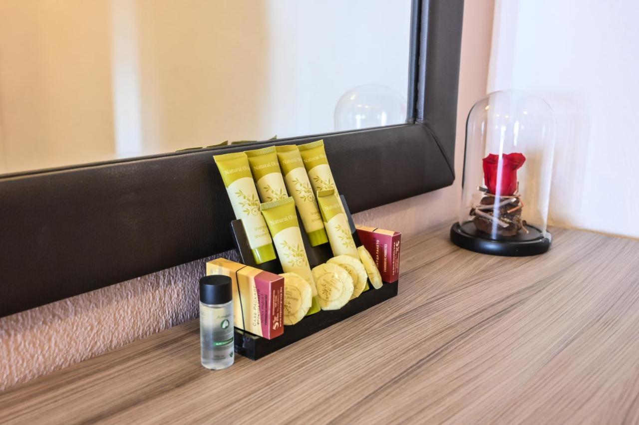 Olympiakí Aktí Hotel Kostas מראה חיצוני תמונה