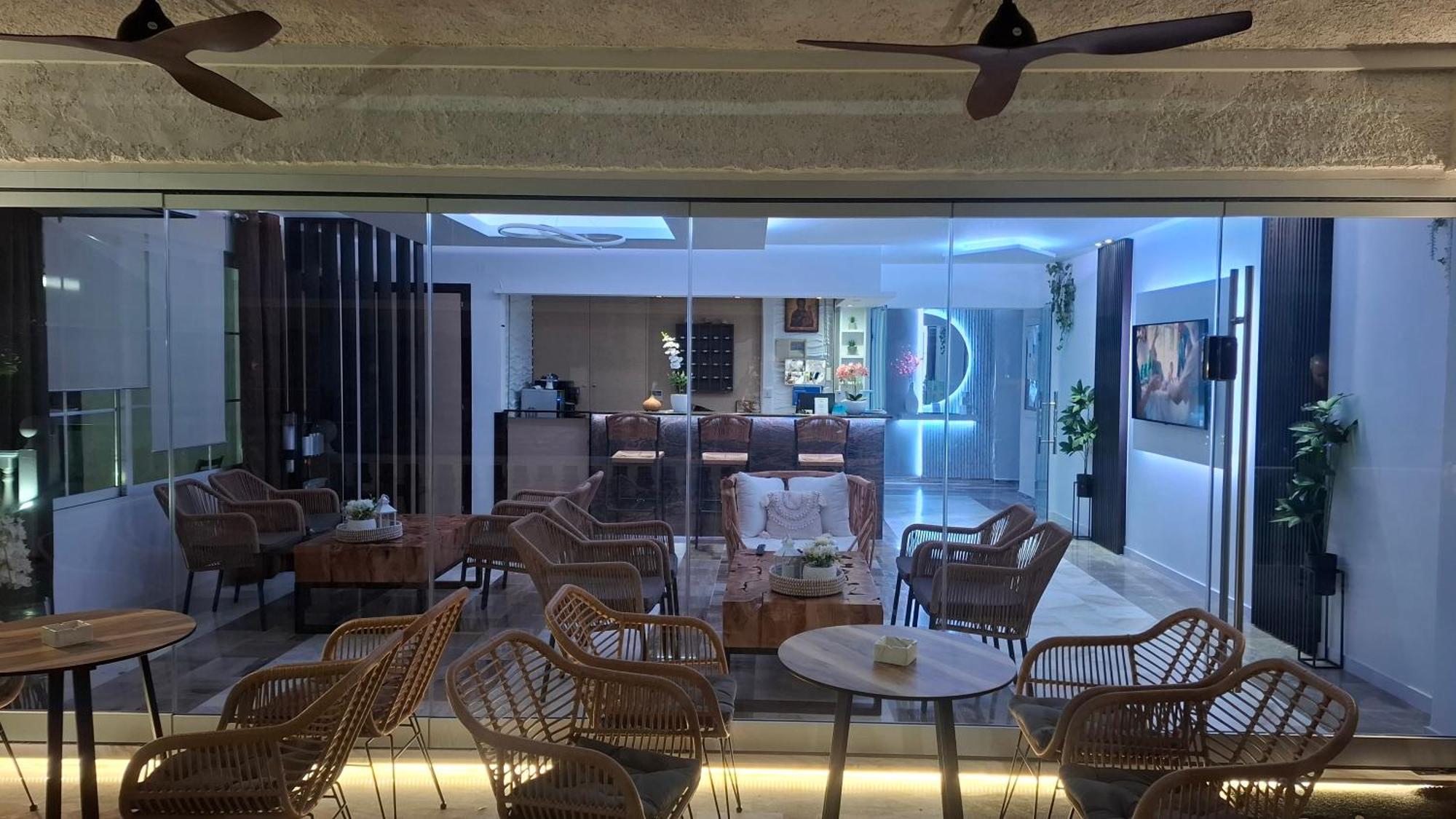 Olympiakí Aktí Hotel Kostas מראה חיצוני תמונה