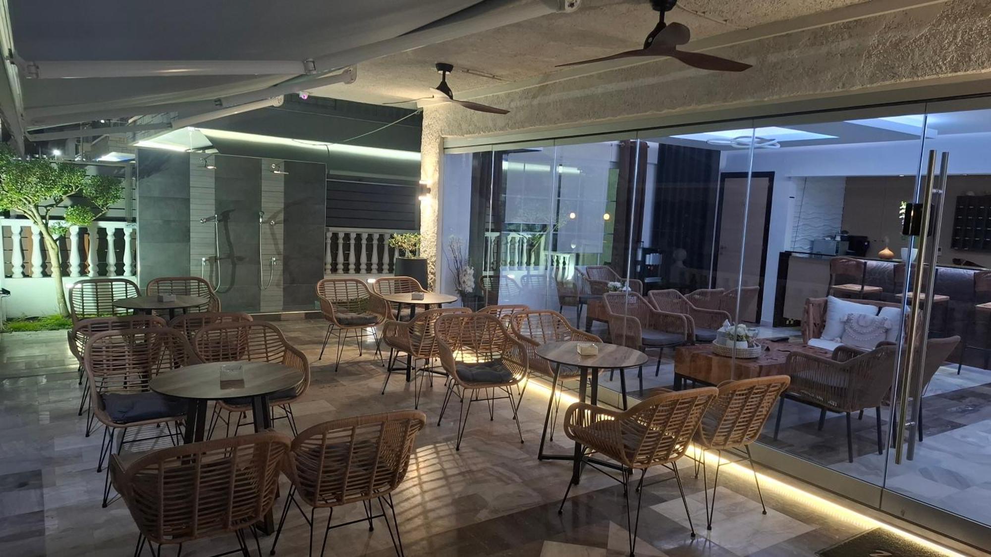 Olympiakí Aktí Hotel Kostas מראה חיצוני תמונה