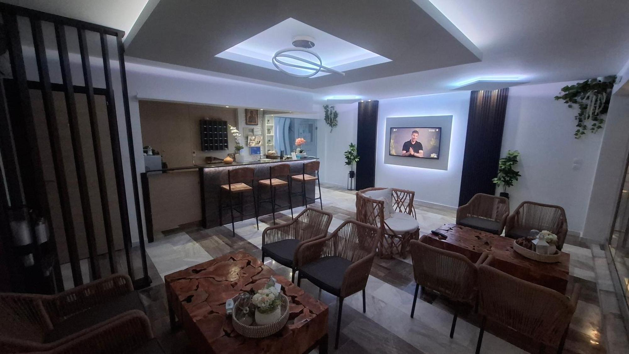 Olympiakí Aktí Hotel Kostas מראה חיצוני תמונה