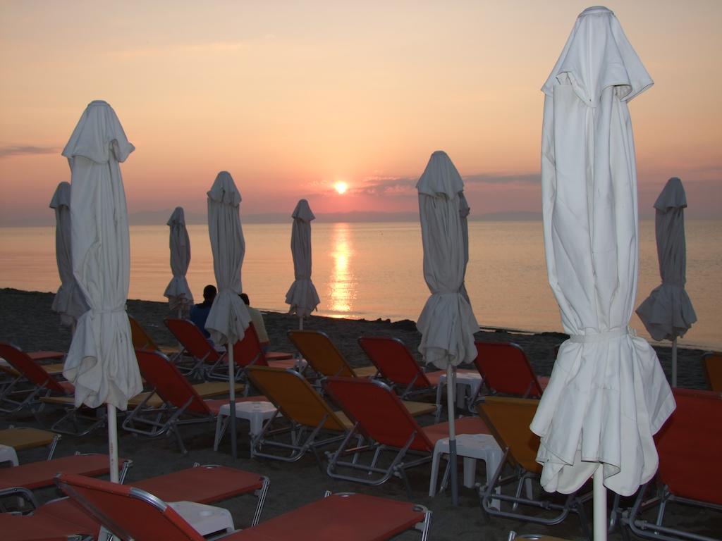 Olympiakí Aktí Hotel Kostas מראה חיצוני תמונה