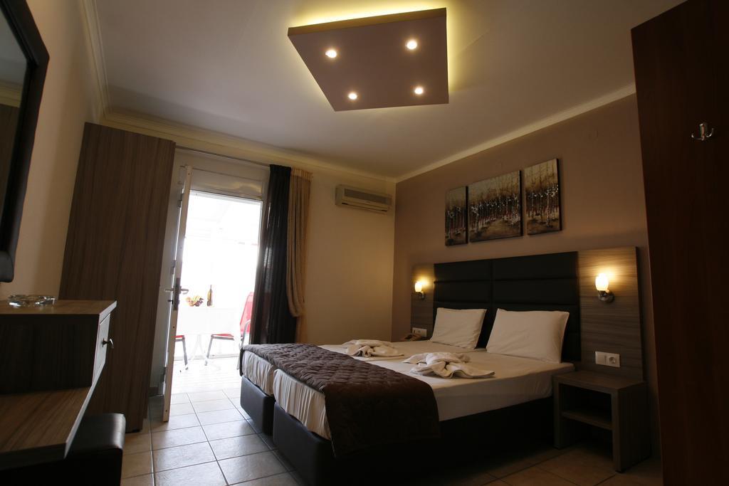 Olympiakí Aktí Hotel Kostas מראה חיצוני תמונה